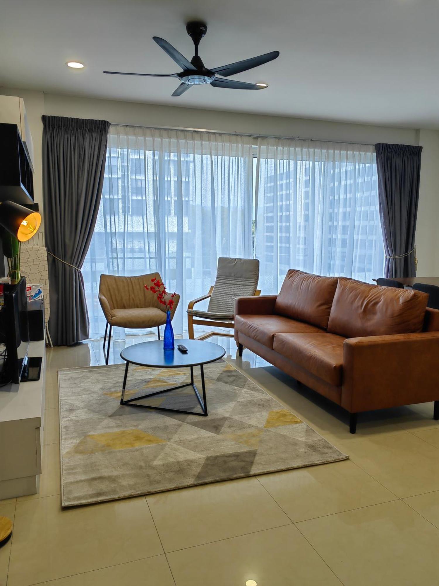 500mbps Internet Executive 3-bedroom Next To Trx Tower *